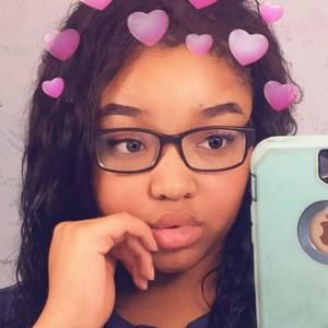 Meet your Posher, Deneisha